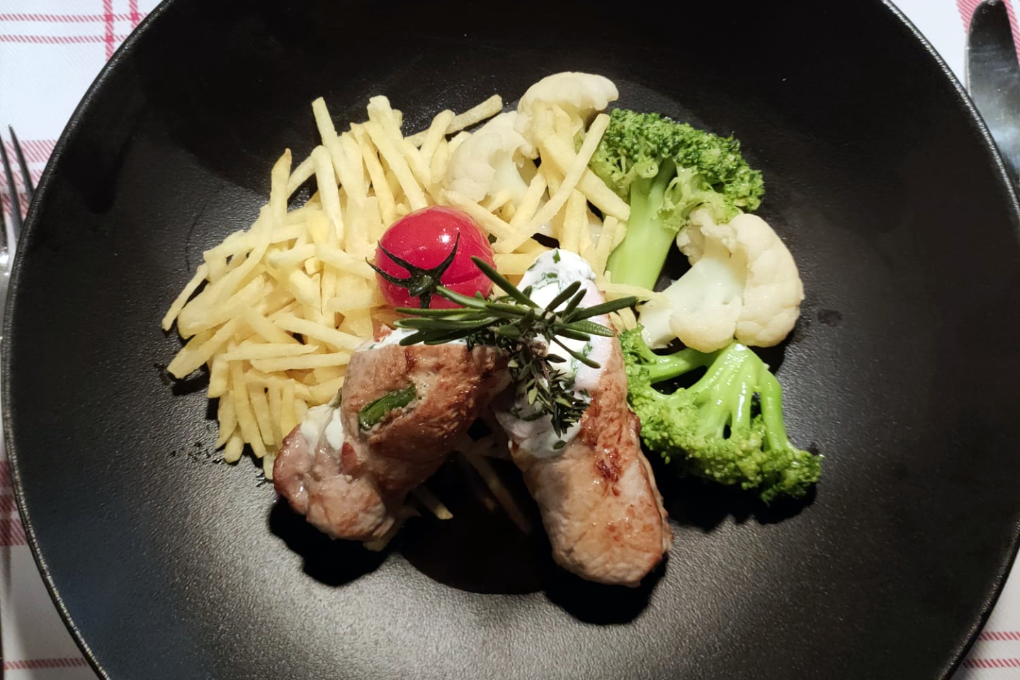 Mittagsmenu Fleisch im Restaurant Swiss-Chalet Merlischachen